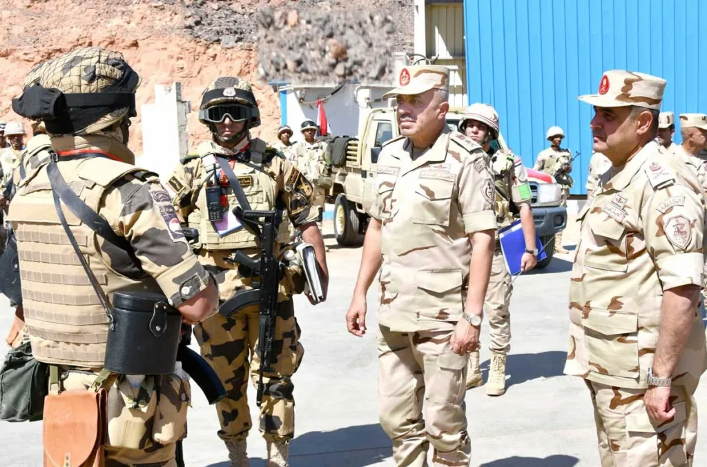 إعلان إسرائيلي زائف .. وفي الصورة قادة الجيش المصري على الحدود مع إسرائيل - أرشيفية
