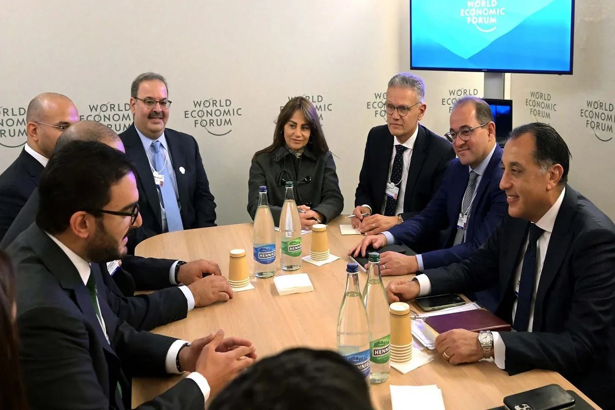 رئيس الوزراء يلتقي المسئول البحريني