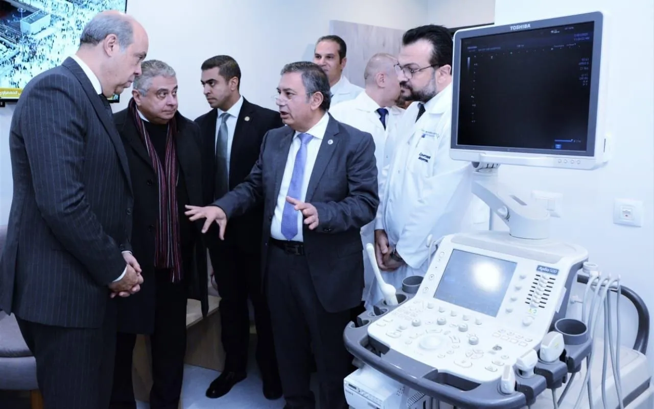 وزير الطيران يفتتح وحدة زرع النخاع بمستشفى مصر للطيران