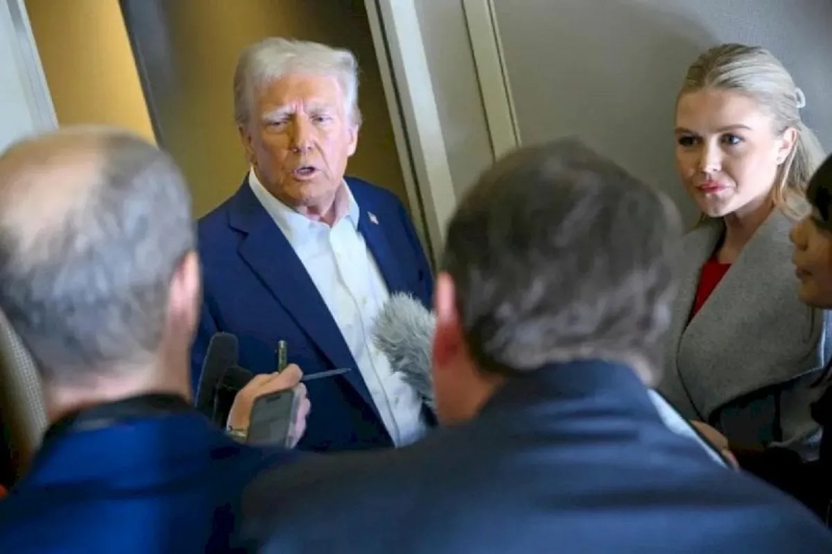 رئيس أمريكا ترامب في طائرة الرئاسة - أرشيفية