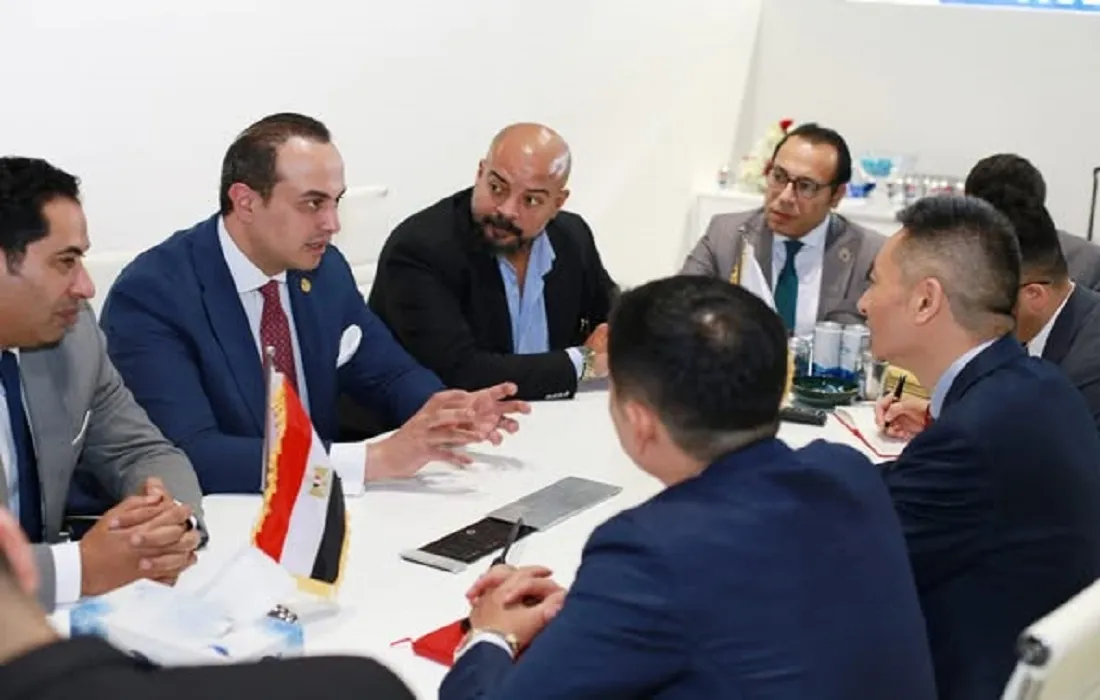 اجتماع السبكي مع مسئولي إحدى الشركات