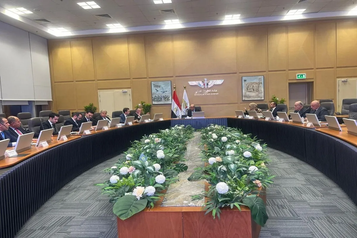 اجتماع وزير الطيران المدني مع مسئولي الشركة التركية
