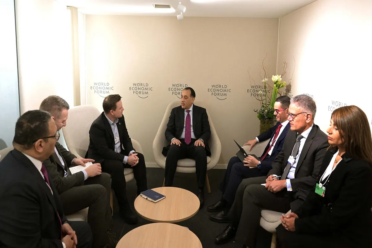 رئيس الوزراء يلتقي مدير مجموعة فولفو