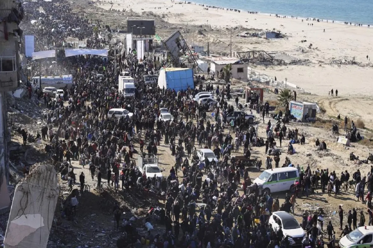 مئات الآلاف يعودون إلى منازلهم بغزة - أرشيفية