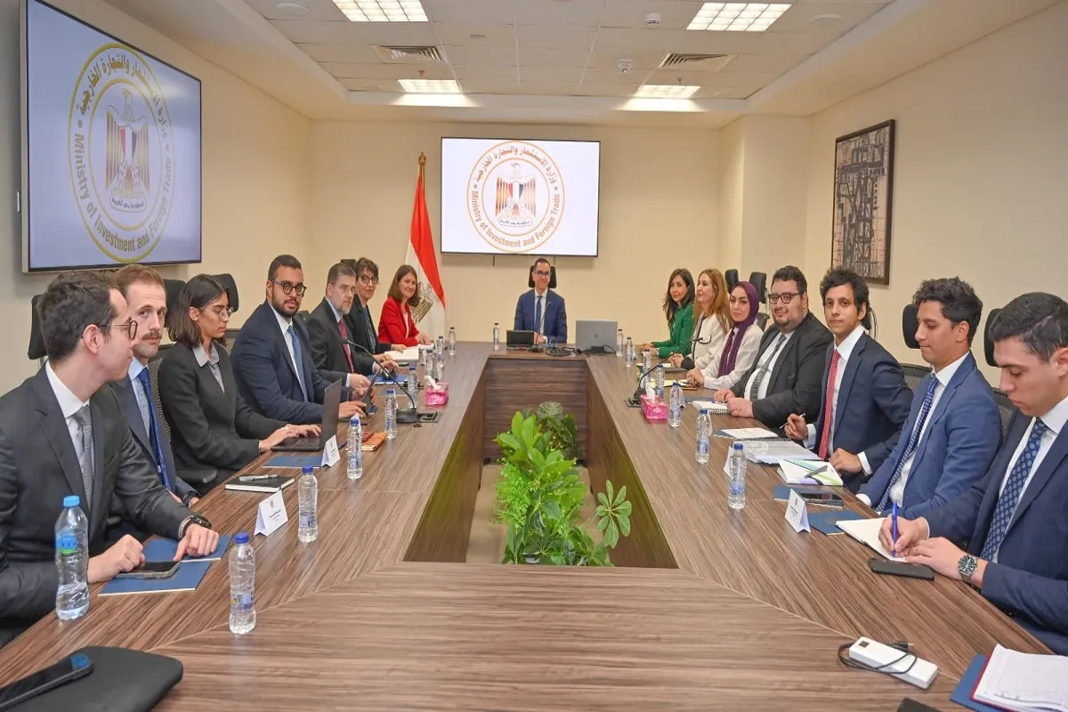 مسئولي مؤسسة موديز في اجتماعها مع وزير الاستثمار