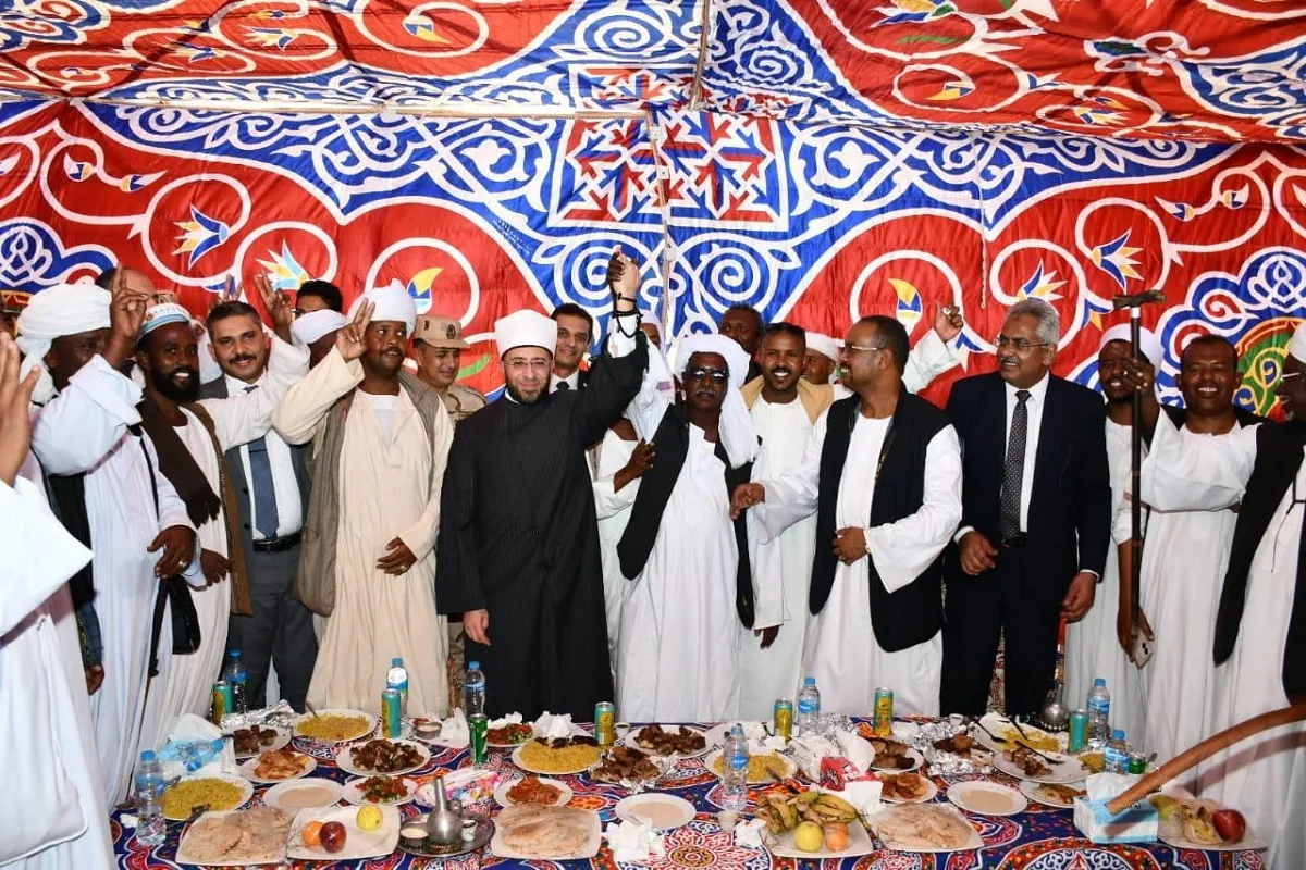 وزير الأوقاف مع شيوخ القبائل بحلايب وشلاتين