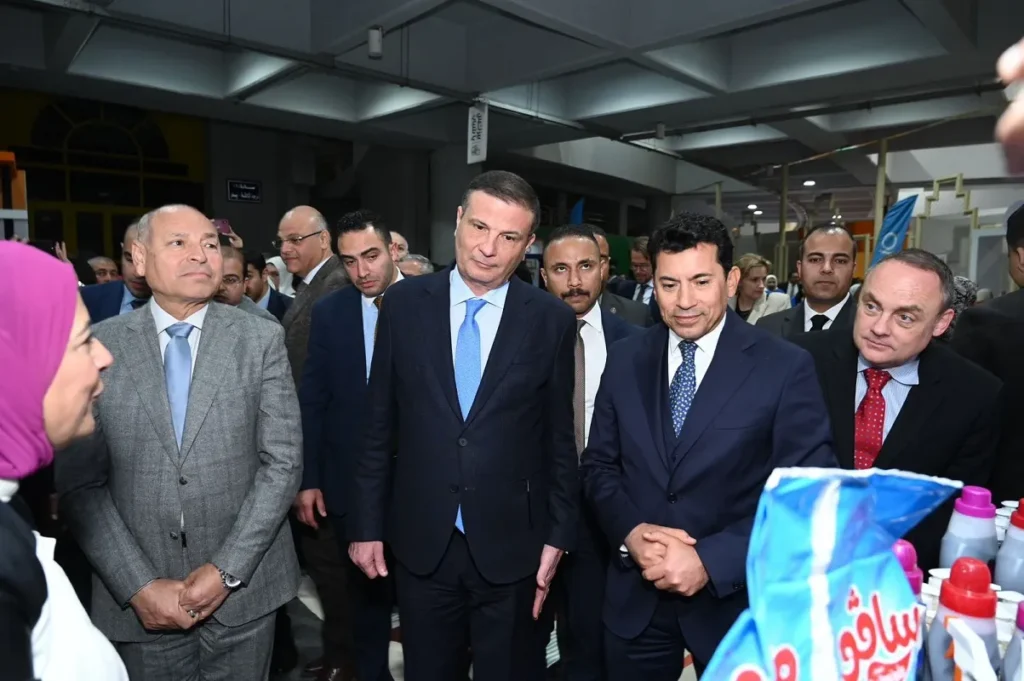 وزير الشباب والرياضة يفتتح معرض بيزنس يا شباب