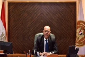 وزير العمل يقرر إيقاف نشاط 11 شركة لإلحاق العمالة بالخارج