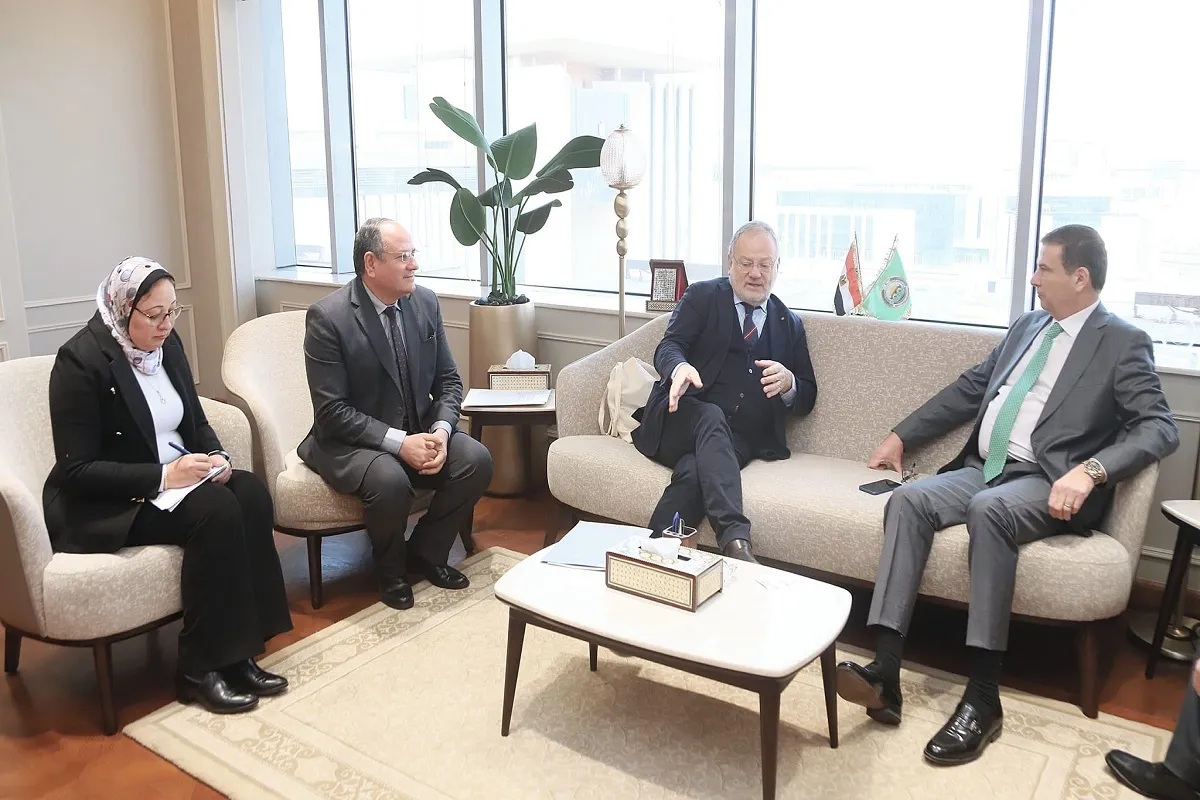 اجتماع وزير الزراعة مع مسئول منظمة (CIHEAM )