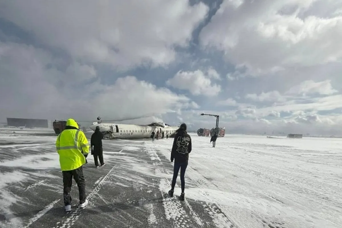 ارتفاع حصيلة الكوارث .. وفي الصورة تحطم طائرة تابعة لشركة "دلتا"