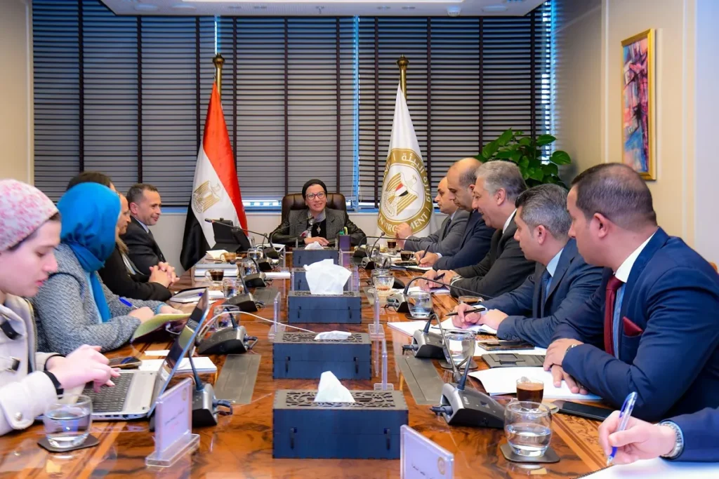 اجتماع وزيرة البيئة مع نائب رئيس الشركة البريطانية للبترول بمصر
