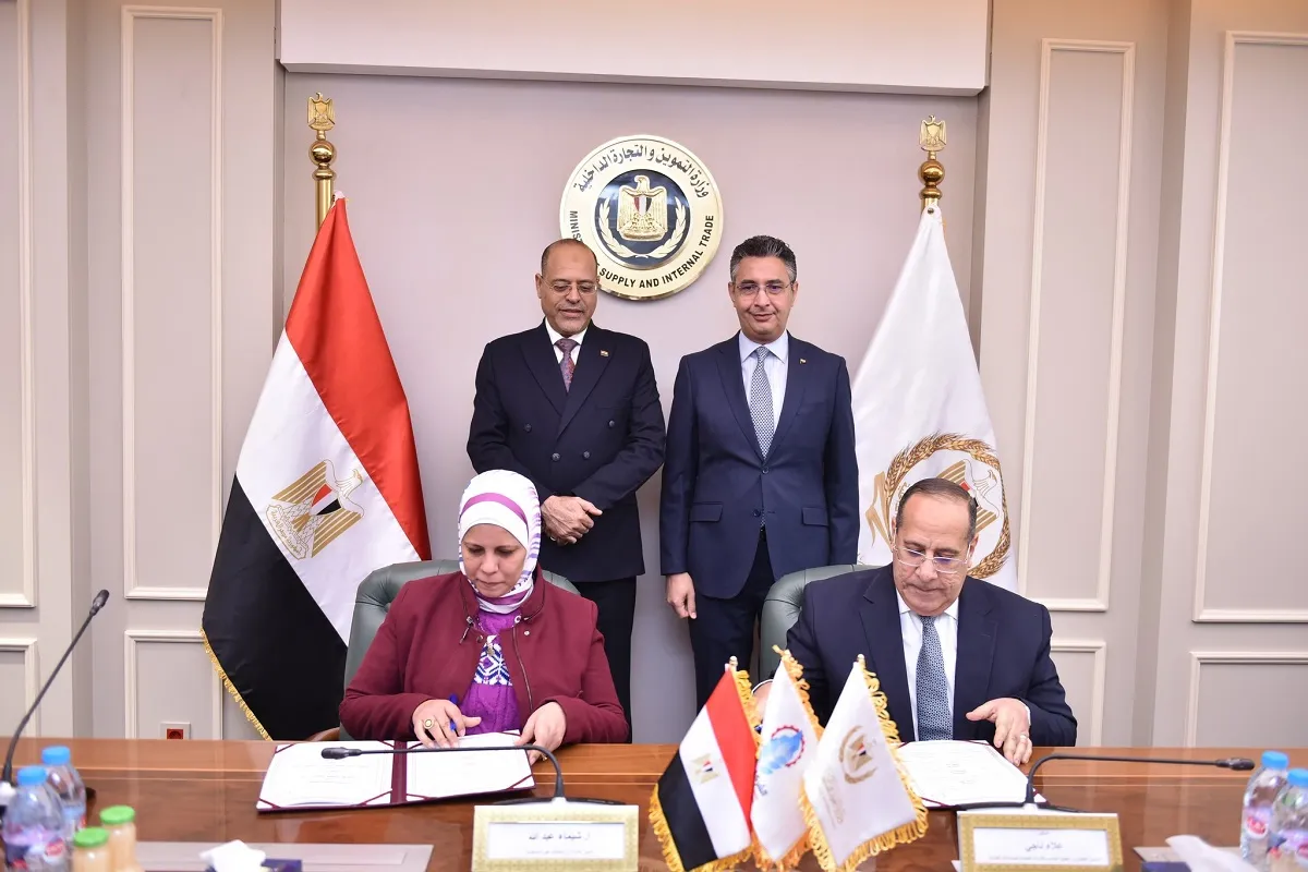 توقيع بروتوكول تعاون بين وزارتي التموين والعمل