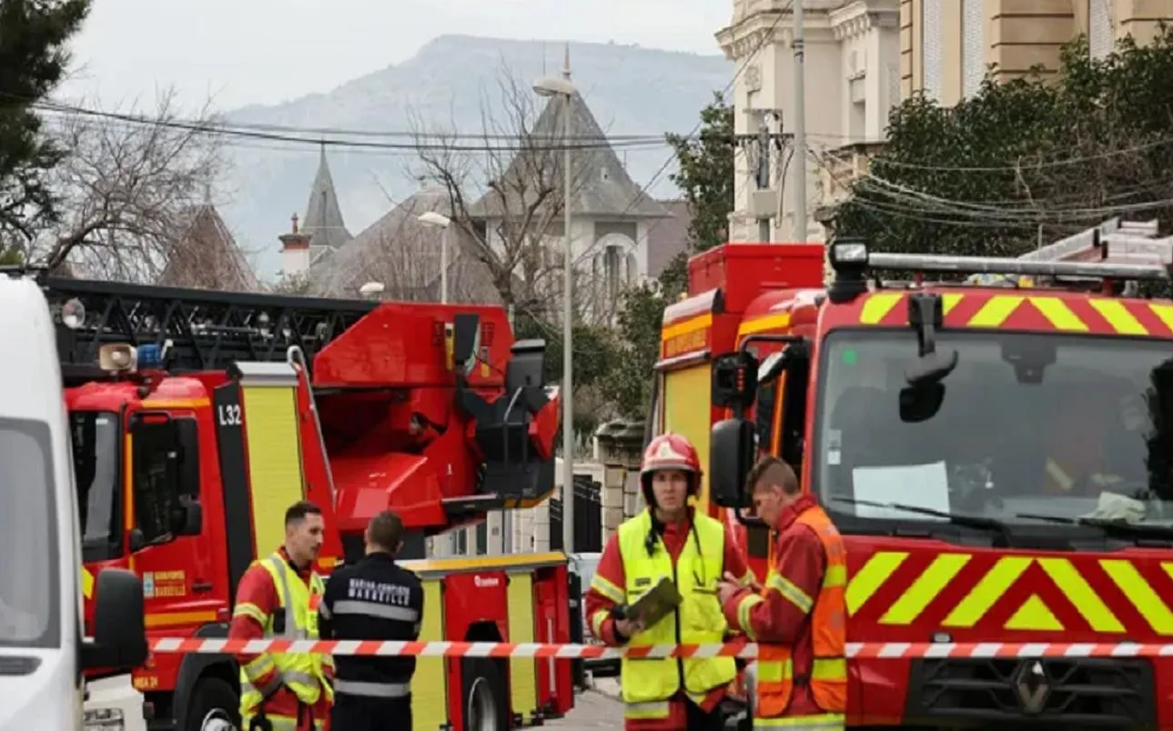 شرطة مارسيليا في محيط القنصلية الروسية