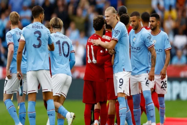 مباريات – وفي الصورة مانشستر سيتي وليفربول من مباراة سابقة