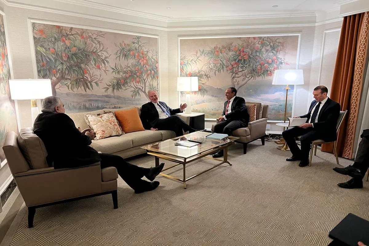 وزير الخارجية والسناتور كريس فان هولن