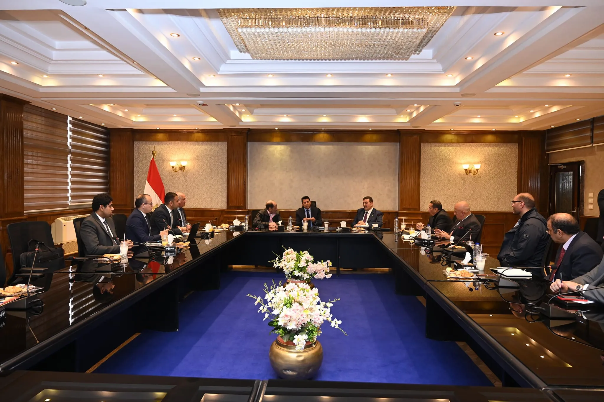 وزير الشباب الرياضة في اجتماع اليوم