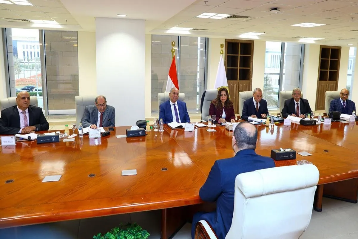 وزيرة التنمية المحلية خلال اختبار المتقدمين للمسابقة