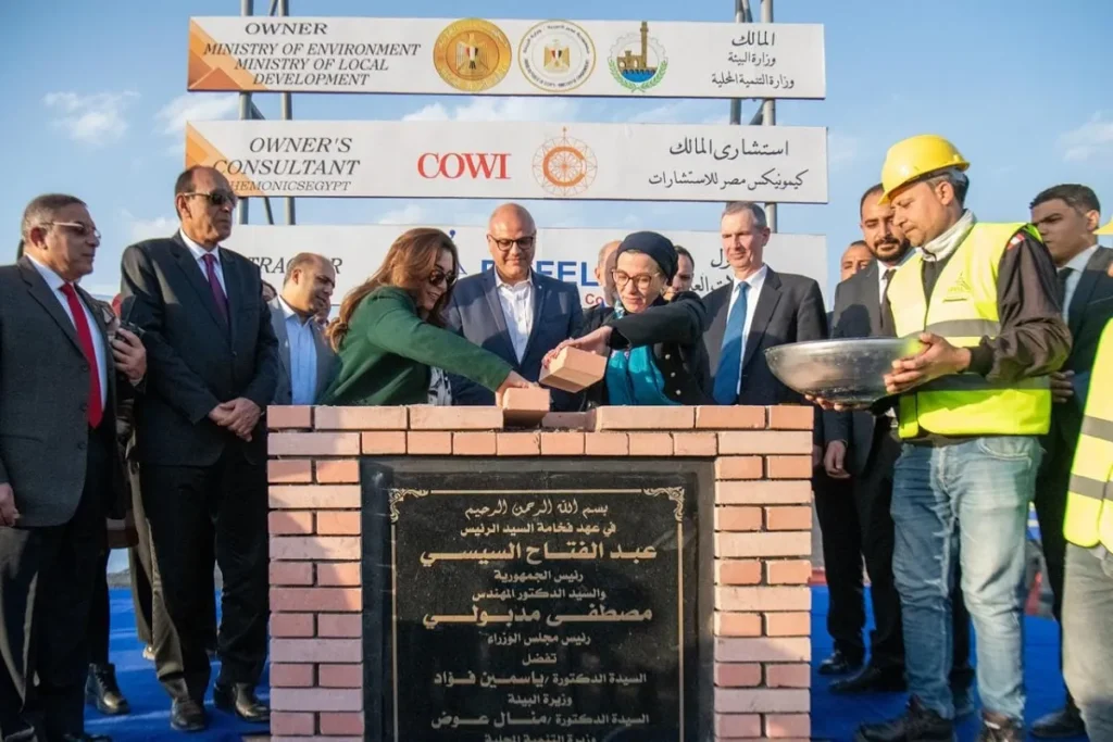 وزيرتي البيئة والتنمية المحلية ومحافظ القليوبية يضعون حجر الأساس