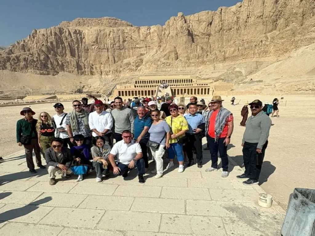 الملحقين العسكريين في صورة تذكارية