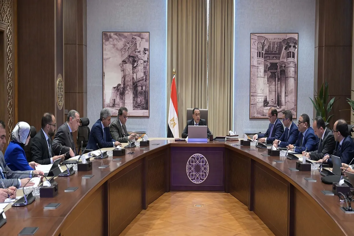 اجتماع مدبولي بعدد من الوزراء