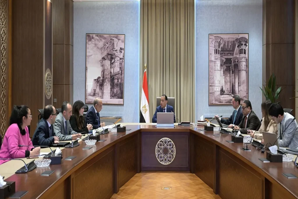 اجتماع مدبولي مع عدد من الوزراء بالحكومة