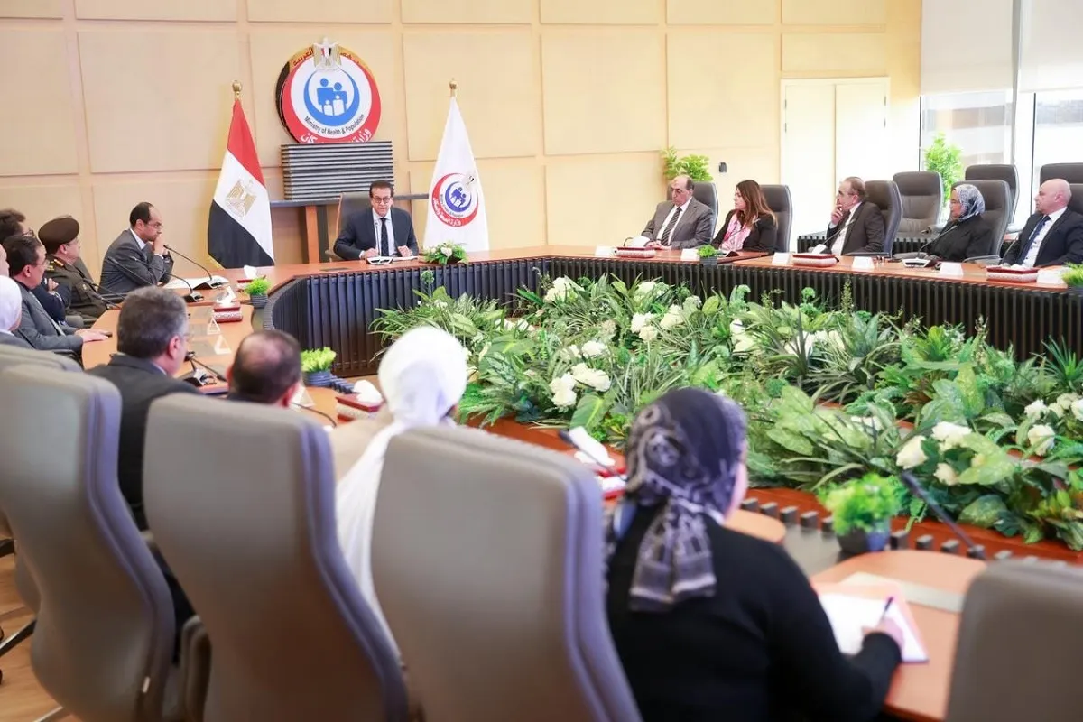 اجتماع وزير الصحة مع أعضاء اللجنة العليا للبورد المصري
