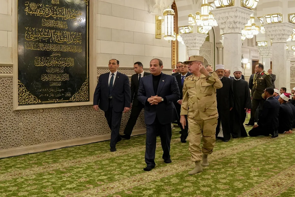 السيسي يفتتح أعمال التجديد بمسجد السيدة نفيسة