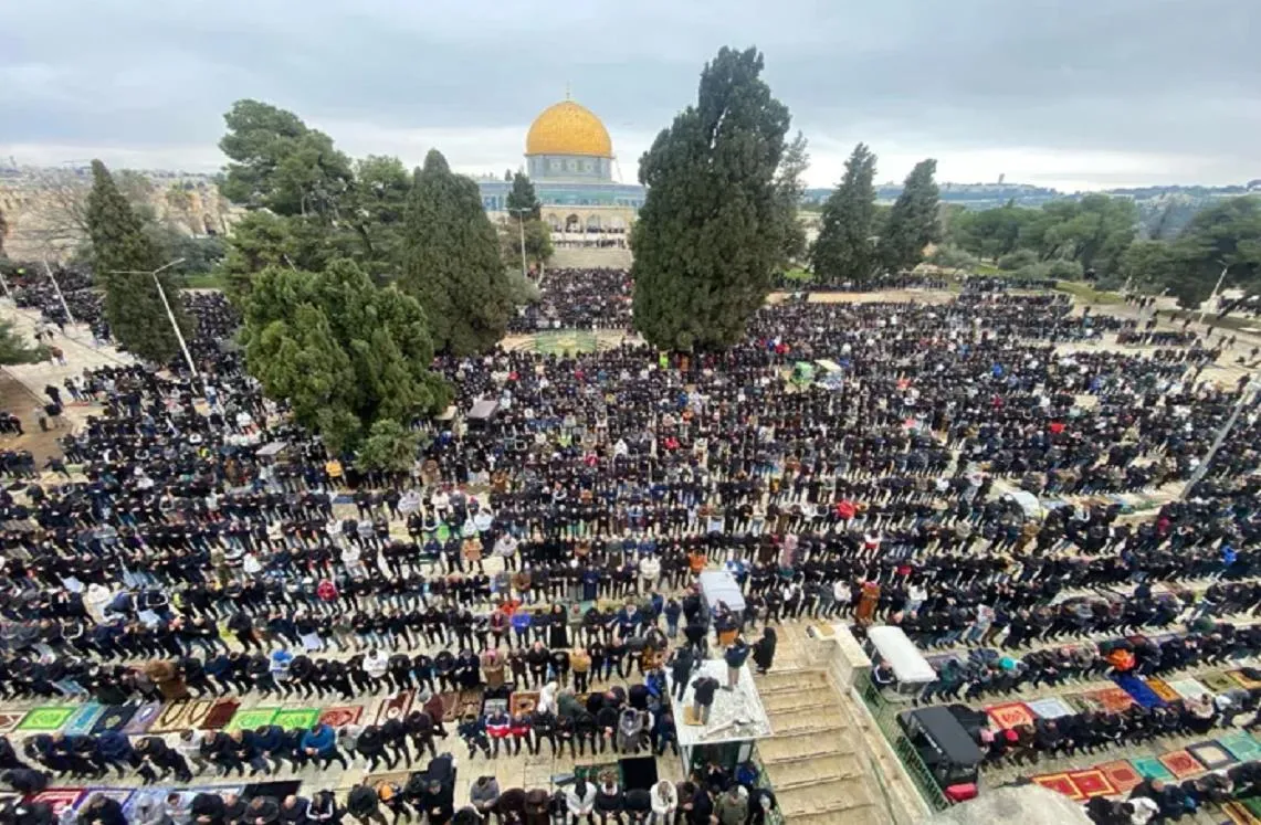 صلاة الجمعة في المسجد الأقصى المبارك بالقدس – صورة أرشيفية