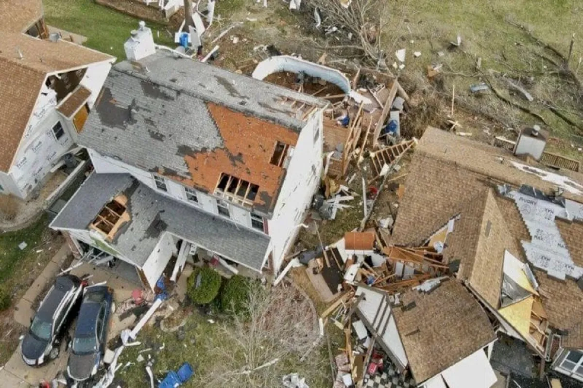 منزل دمرته العواصف والأعاصير