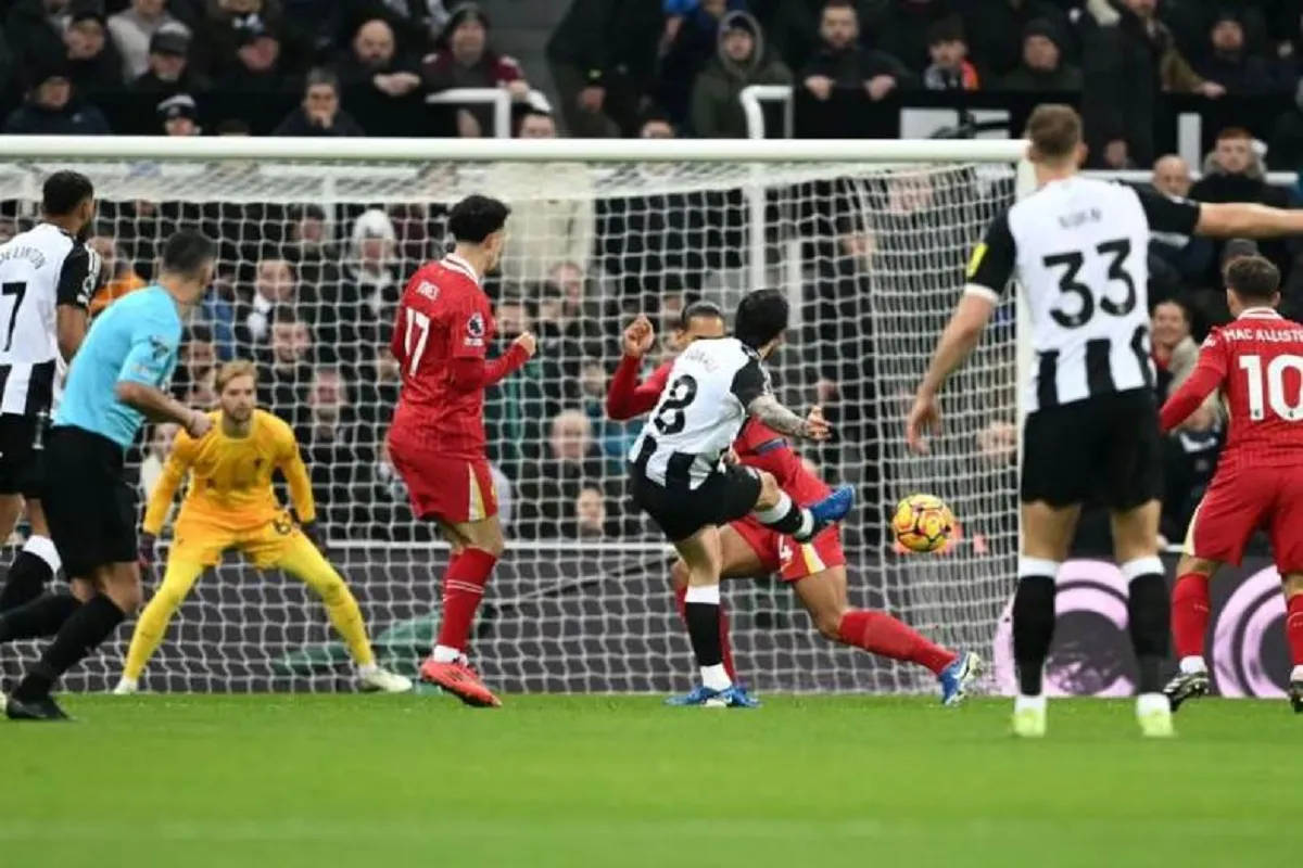 نيوكاسل وليفربول - أرشيفية