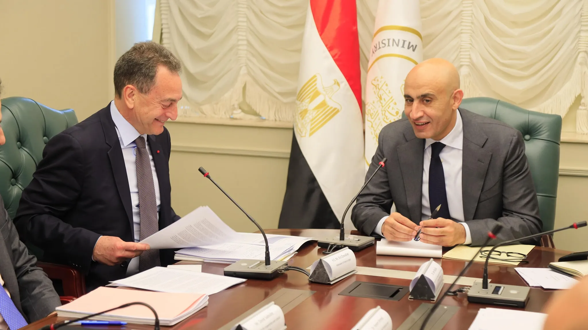 وزير التربية والتعليم في اجتماعه مع السفير الفرنسي