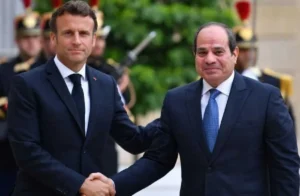 الرئيس المصري ونظيره الفرنسي في لقاء سابق
