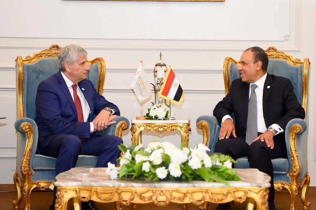 اجتماع الدكتور بدر عبد العاطي مع مدير المركز الدولي لتطوير سياسات الهجرة