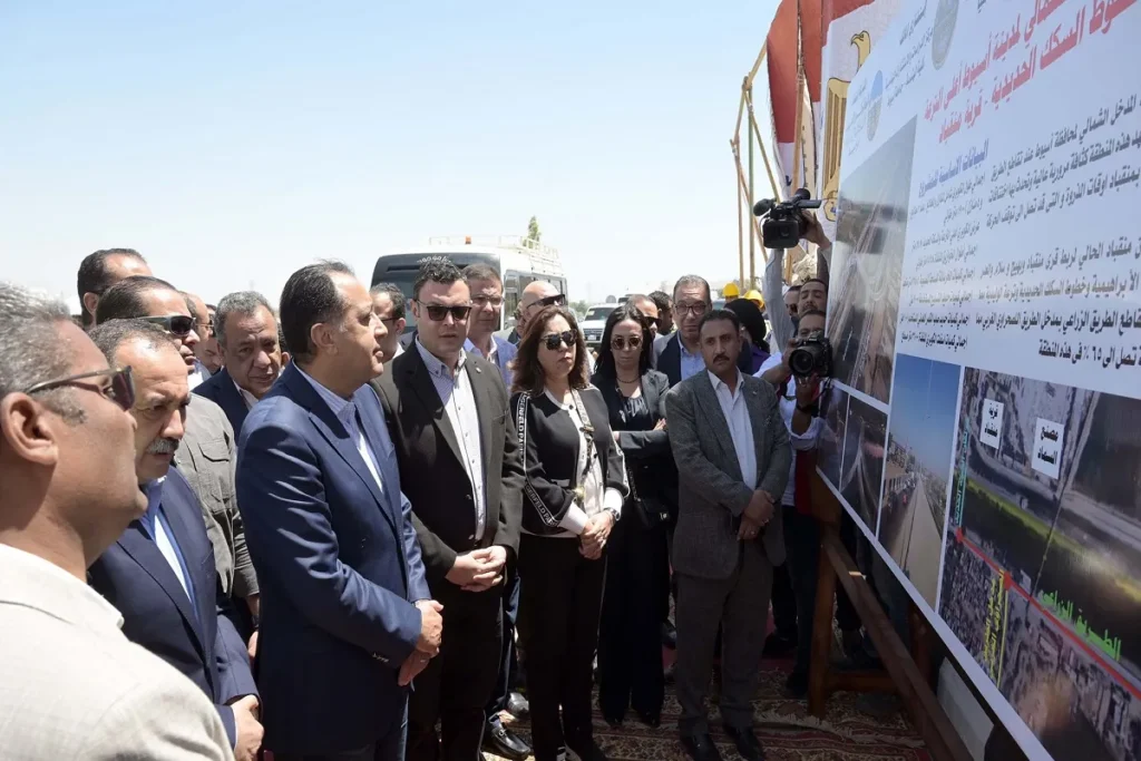 مدبولي أثناء افتتاح الكوبري بأسيوط