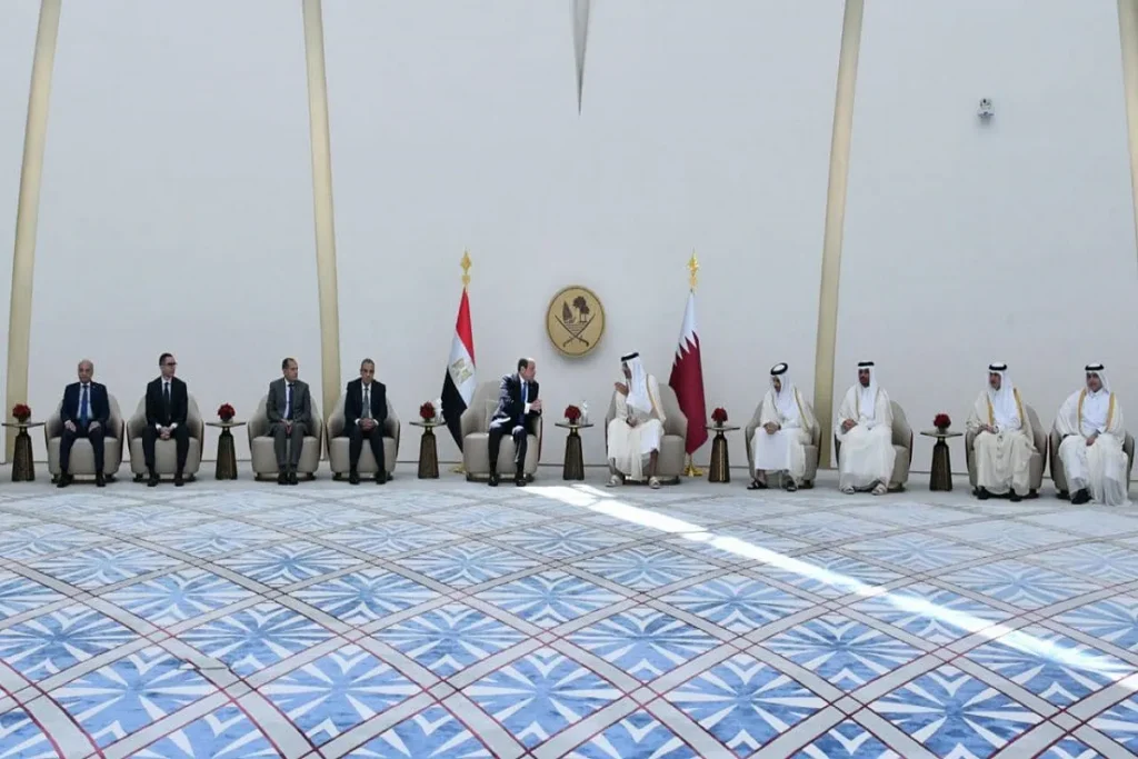 استقبال أمير قطر للرئيس المصري بالدوحة