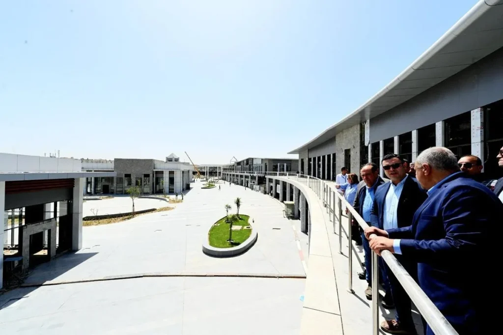 جولة وزير الإسكان بمشروع حدائق تلال الفسطاط