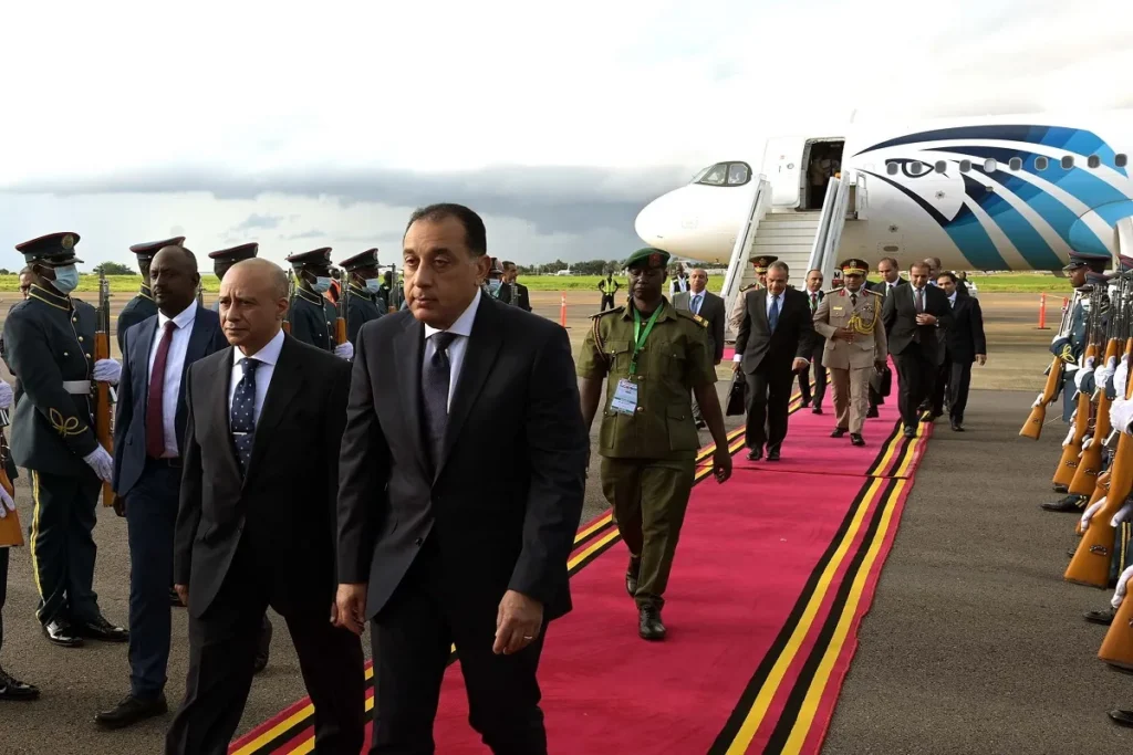 رئيس الوزراء المصري يصل أوغندا
