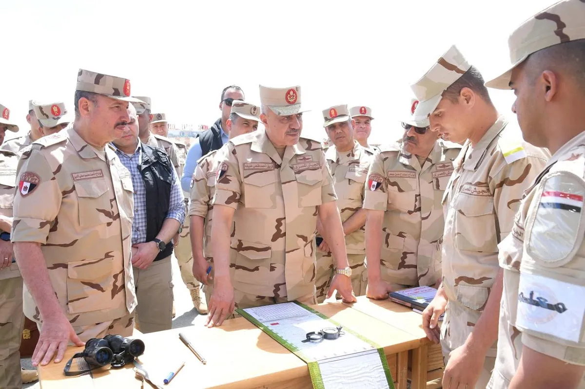 رئيس الأركان خلال جولته