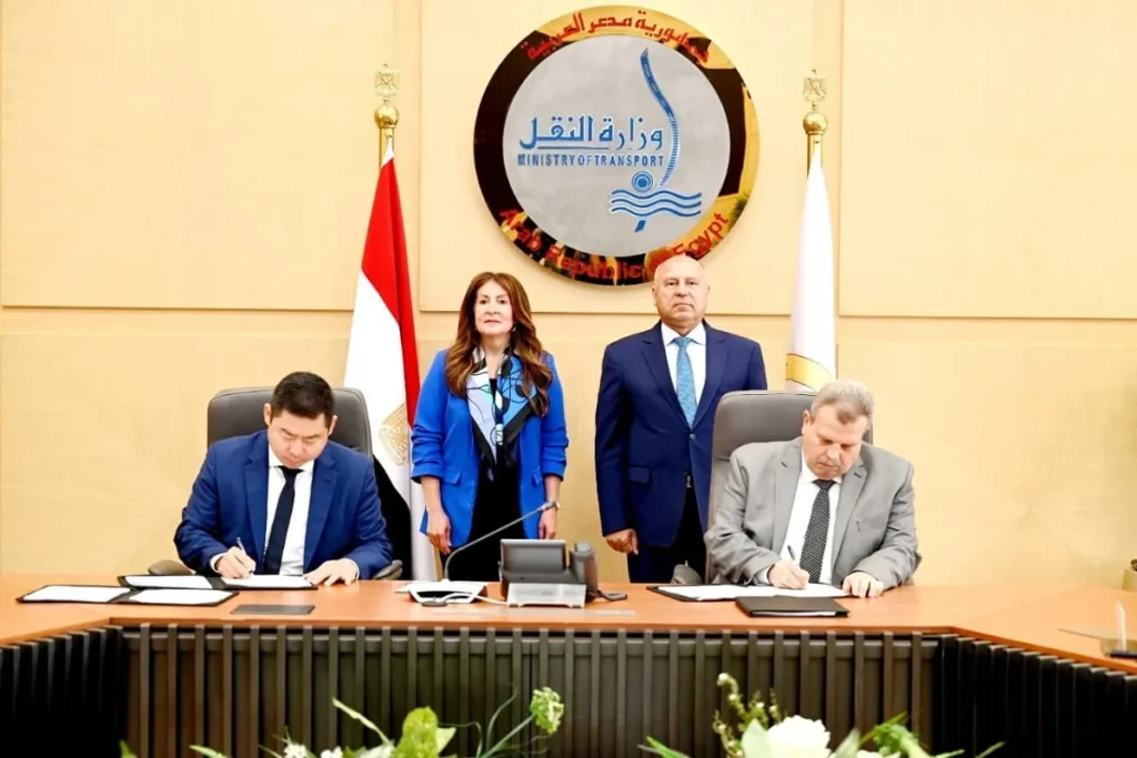 أثناء توقيع الاتفاقية