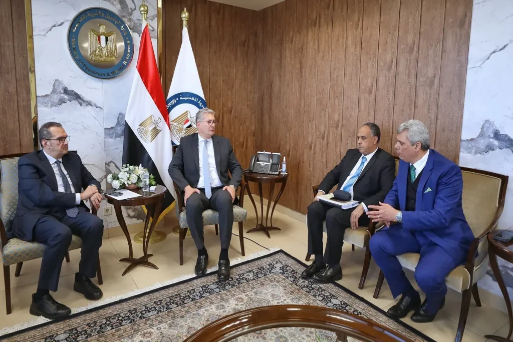 وزير البترول يلتقي مسئولي شركة "أديس"
