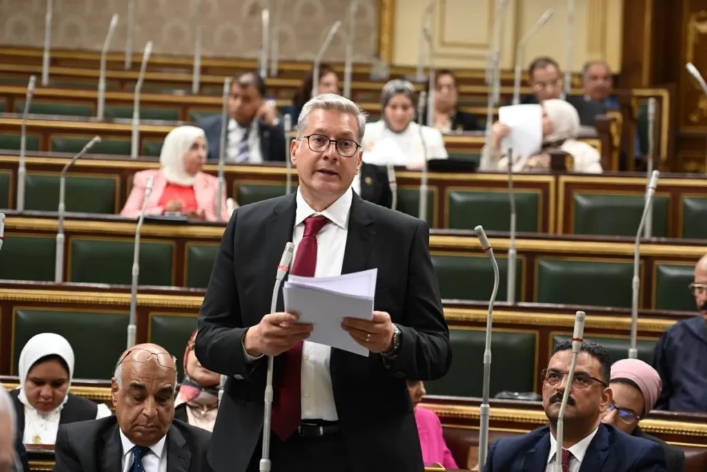 وزير البترول يلقي بيانه أمام مجلس النواب