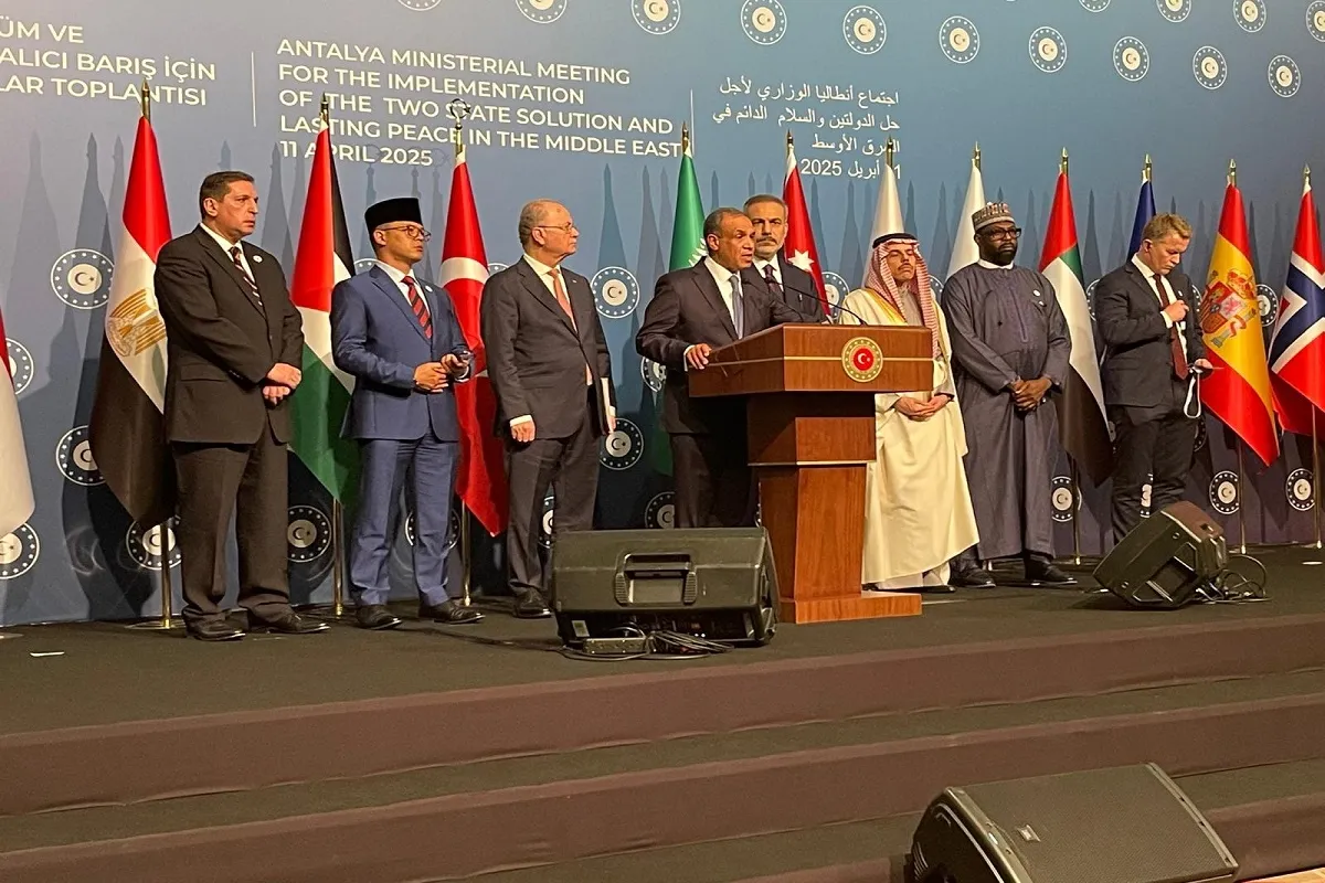 وزير الخارجية المصري أثناء إلقاء كلمته بالمؤتمر