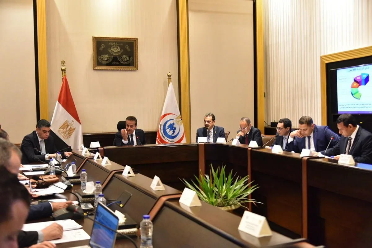 اجتماع وزير الصحة مع إدارة صندوق مواجهة الطوارئ الطبية والأمراض النادرة