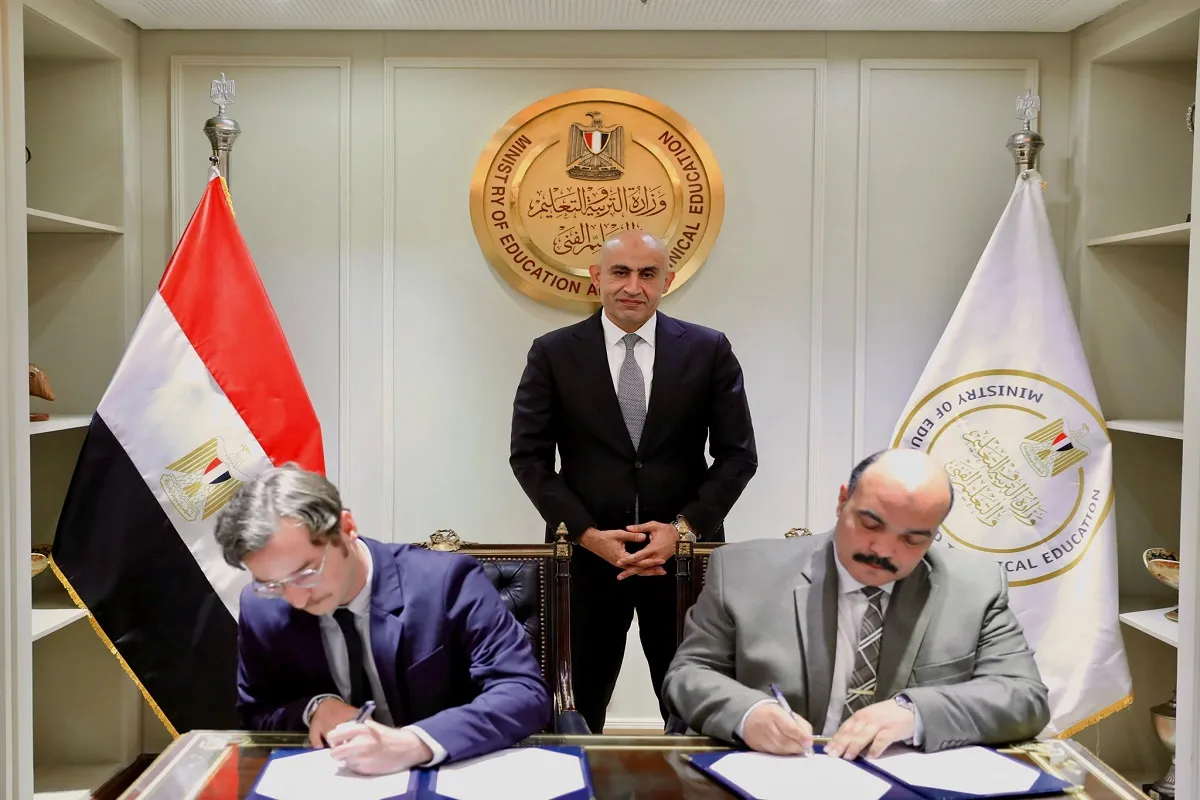 وزير التعليم أثناء توقيع بروتوكول تعاون مع مؤسسة كولدج بورد