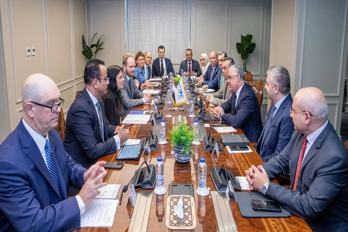 اجتماع رئيس المنطقة الاقتصادية لقناة السويس مع مسؤولو ميرسك