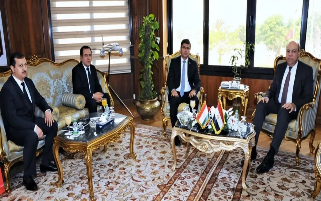 وزير الطيران المدني يستقبل سفير طاجيكستان بالقاهرة