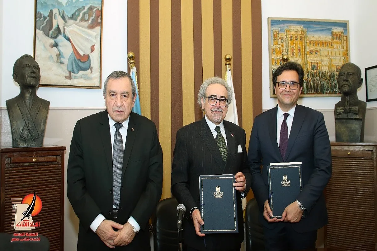 وزير الثقافة ورئيس اتحاد كتاب مصر ورئيس الوزراء الأسبق