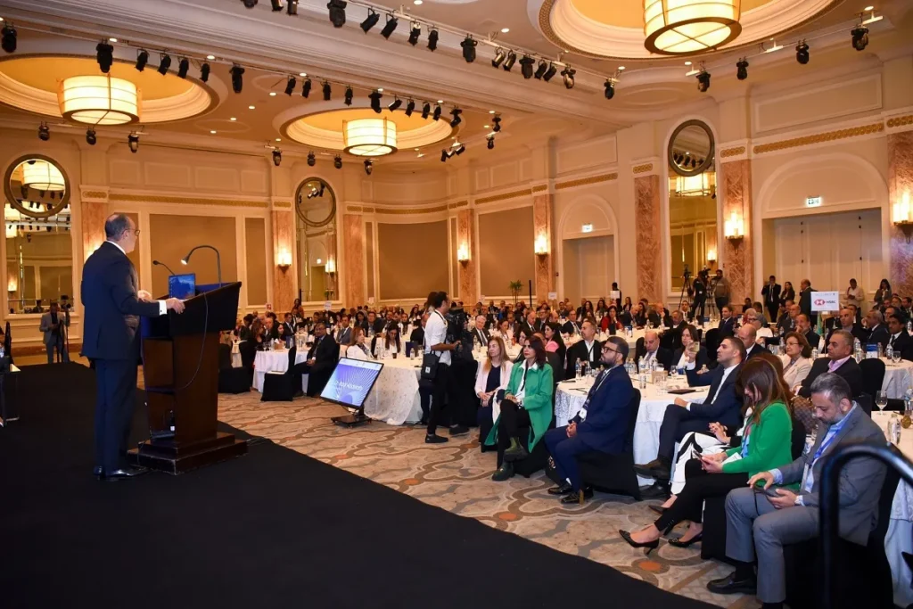 وزير الخارجية أثناء مشاركته في المنتدى