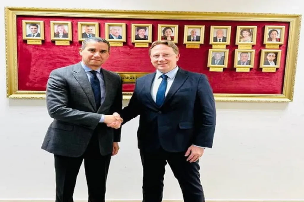 السفير راجي الإتربي لدي مجموعة العشرين مع السفير لودفيك بوي