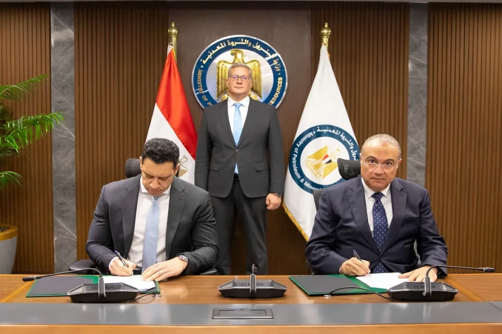 وزير البترول يشهد توقيع الاتفاقية